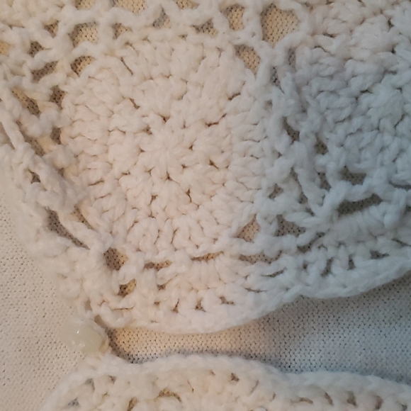 Crop cardi with lace applique front - Picture 5 of 6